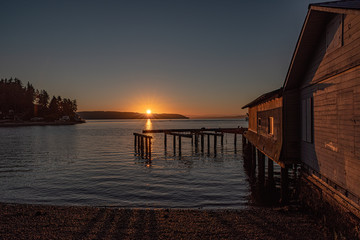 Wall Mural - sunrise on the pier