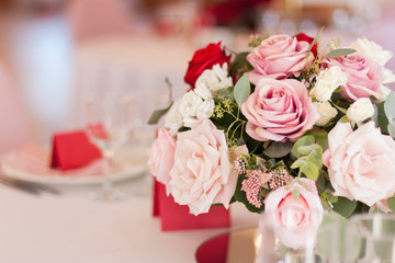 Wall Mural - Flower arrangement close - up in a restaurant