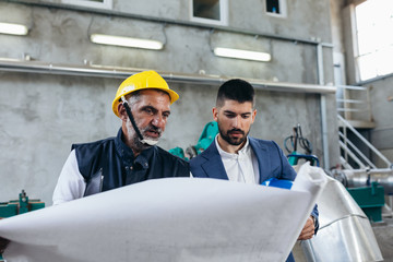 Wall Mural - industry worker and supervisor talking, indoor at the gas plant