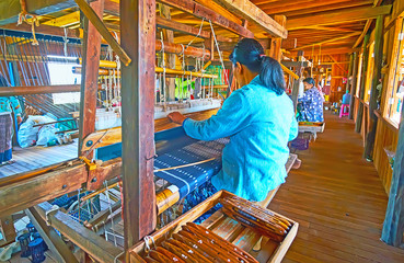 Canvas Print - Burmese artisans, Inle Lake, Inpawkhon, Myanmar