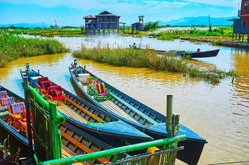 Canvas Print - Main transport on Inle Lake, Ywama, Myanmar