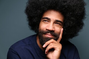 Canvas Print - Beautiful afro man in front of a colored background