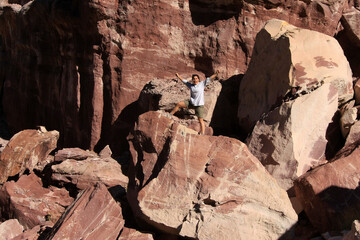 Wall Mural - Young woman boulder hopping near Upper Tapeats Campground in Grand Canyon National Park, Arizona.