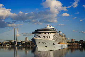 Canvas Print - Cruise ship in the background of Vladivostok, Russia