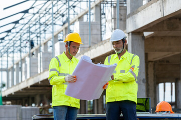 Aufkleber - Engineer discussing with  architect about project in building construction site