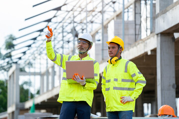 Aufkleber - Engineer discussing with  architect about project in building construction site