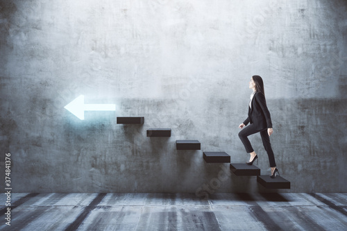 Fotomural Young businesswoman walking on stairs to success with arrow