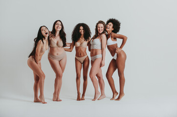 group of women with different body and ethnicity posing together to show the woman power and strengt