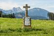 Kreuz vor Aggenstein und Breitenberg