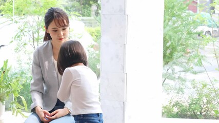 Poster - 話をする母子　子育てイメージ