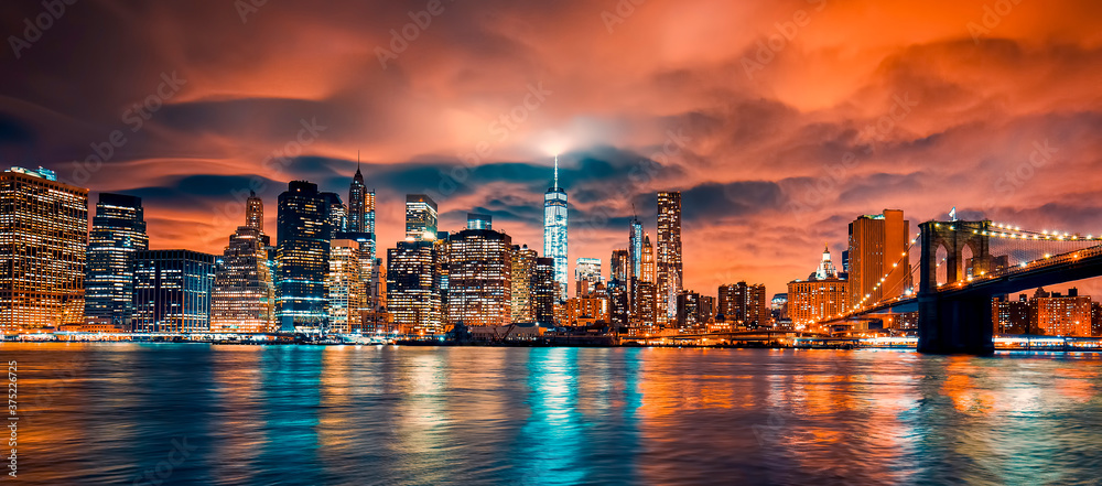 View of Manhattan at sunset - obrazy, fototapety, plakaty 