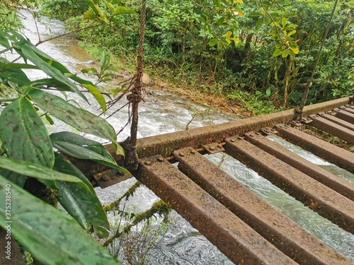 Fotomural SAN RAMON SAN JOSE COSTA RICA MONTAÑAS EL RIO EL PUENTE
