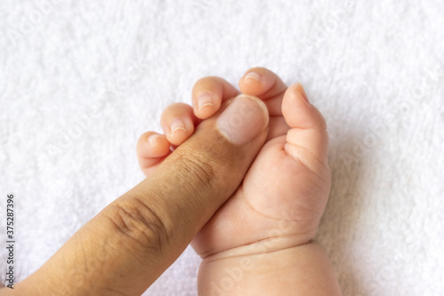 30代の父親の指を握りしめる 生後二ヶ月の赤ちゃんの手 Buy This Stock Photo And Explore Similar Images At Adobe Stock Adobe Stock 30代の父親の指を握りしめる 生後二ヶ月の赤ちゃんの手 Buy This Stock Photo And Explore Similar Images At Adobe Stock Adobe Stock