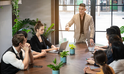 Wall Mural - Group of Business People Diverse Brainstorm Meeting Concept, Working in the Office Concept