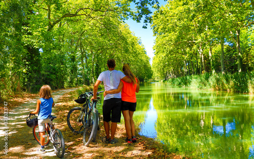 Cuadros en Lienzo Family with bikes- sport, holiday, family concept France, Canal du Midi