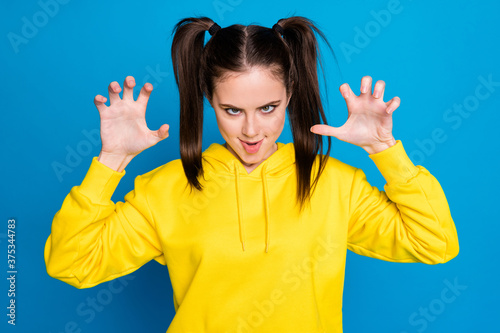 Cuadros en Lienzo Close-up portrait of her she nice attractive pretty childish evil mad creepy gir
