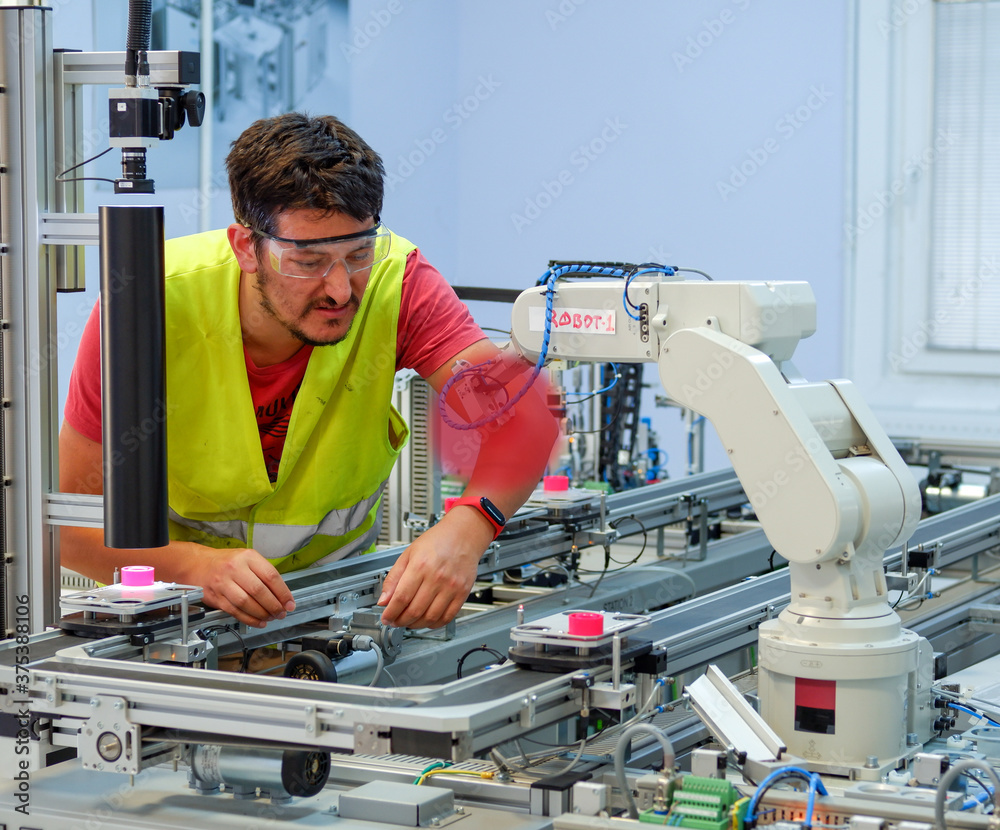 Foto Work accident : Service Engineer with protective eyewear for ...