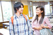 © Paylessimages - 会話する大学生