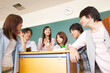 © Paylessimages - 会話する大学生