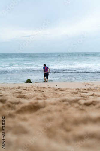 Fotografía Barcelona Fan Man in Timang Beach Java Yogyakarta Indonesia Boy Looking For Brav