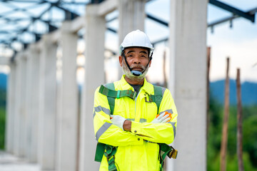 Aufkleber - Construction worker on building site.