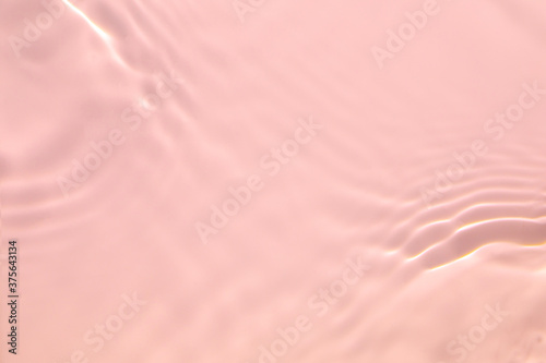 Fototapety różowe  zblizenie-rozowy-przejrzyste-jasne-spokojne-wody-tekstury-powierzchni-z-plamami-i-babelkami-modny