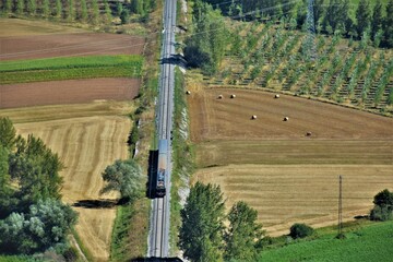 Wall Mural - el tren en su paso por los campos de palencia