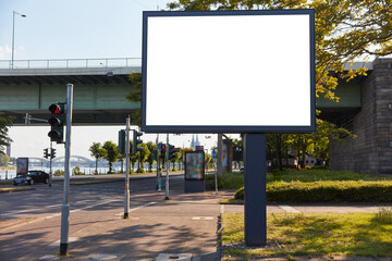 Digital Poster Billboard Plakatwand Mock-Up in Stadt