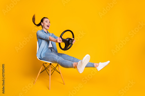 Fotografía Full length profile side photo of astonished positive girl taxi rider sit chair