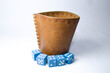 © Jos - Copo de dados para uso em jogos de azar e cassino