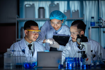 Wall Mural - the teamwork specialist scientis or reseacher test and develope the drug chemical vaccine experiment
