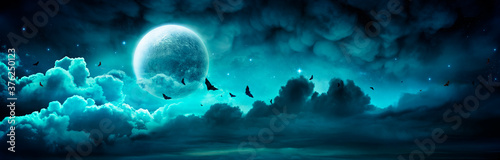 Fotomural Halloween Night - Spooky Moon In Cloudy Sky With Bats