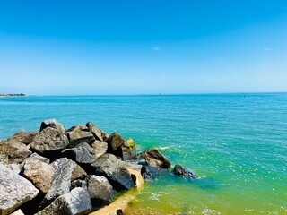 sea and rocks