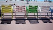 Le classiche sedie sulla Promenade des Anglais  di Nizza dipinte con i colori delle maglie dei vincitori in occasione del passaggio del 
