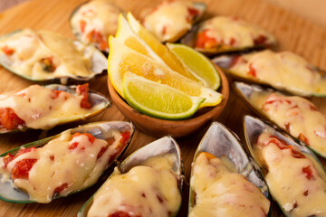 Wall Mural - Baked greenshell mussels