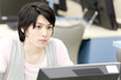 © Paylessimages - パソコンをする男子大学生