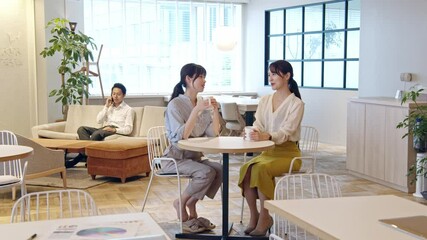 Poster - カフェで話す人々　コワーキングスペース