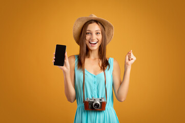 Emotional girl traveller showing smartphone with empty screen