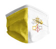 mascarilla para covid con el fondo blanco y la bandera de ciudad del vaticano 