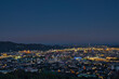 Stadbildansicht von Linz kurz nach Sonnenuntergang als die Lichter eingeschaltet wurden