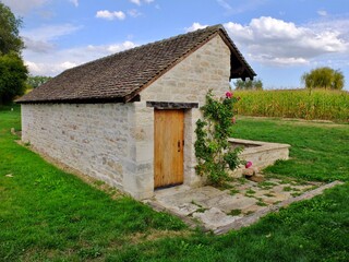 Wall Mural - Un ancien lavoir.