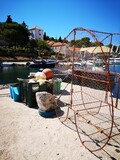 Chorwacja, wyspa Solta akcesoria rybackie, sieć, siatka rybacka, boje.