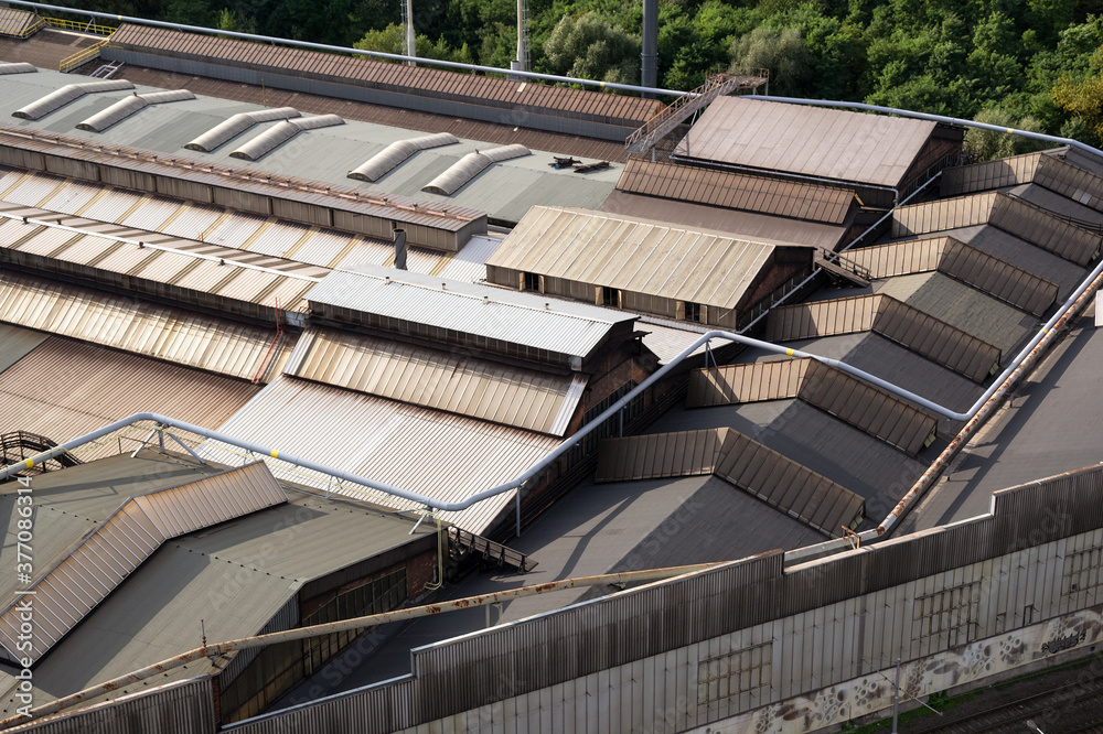Factory Building Rooftops Foto de Stock Old and aged retro and vintage industrial factory and ...