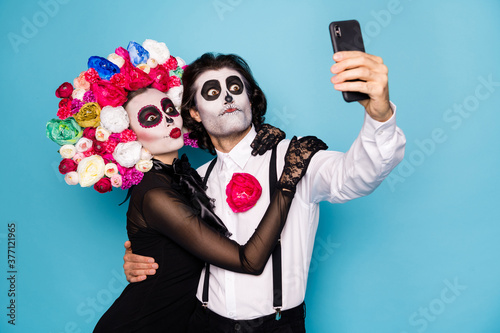 Fotomural Photo of cute funny zombie couple man lady girl embrace hold telephone make self