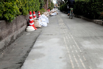 Sticker - 液状化現象でゆがんだ歩道