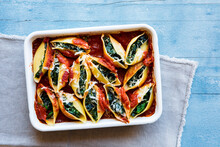 Baked Spinach And Ricotta Stuffed Pasta Shells