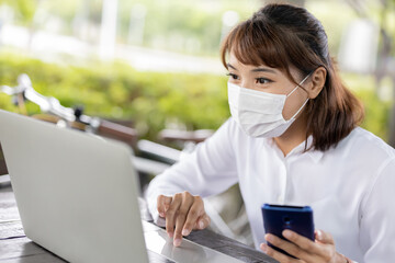 Poster - Asian businesswoman work in park