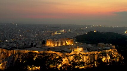 Fototapete - Der beleuchtete Parthenon Tempel auf der Akropolis in Athen, Griechenland, mit Stadtlichtern und und warmen Licht am Abend