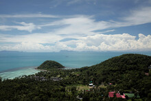 Coast Line Scene And Ocean With Cumulus Clouds - Koh Samui Island In Thailand - Beautyful Blue And Green Ocean