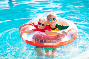 Canvas Print - Kids in swimming pool. Life jacket for child.